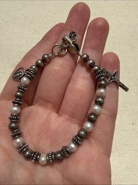 Sterling Silver 925 & White Pearl Beaded Bracelet W/ Heart & Cross Charms 6.5’